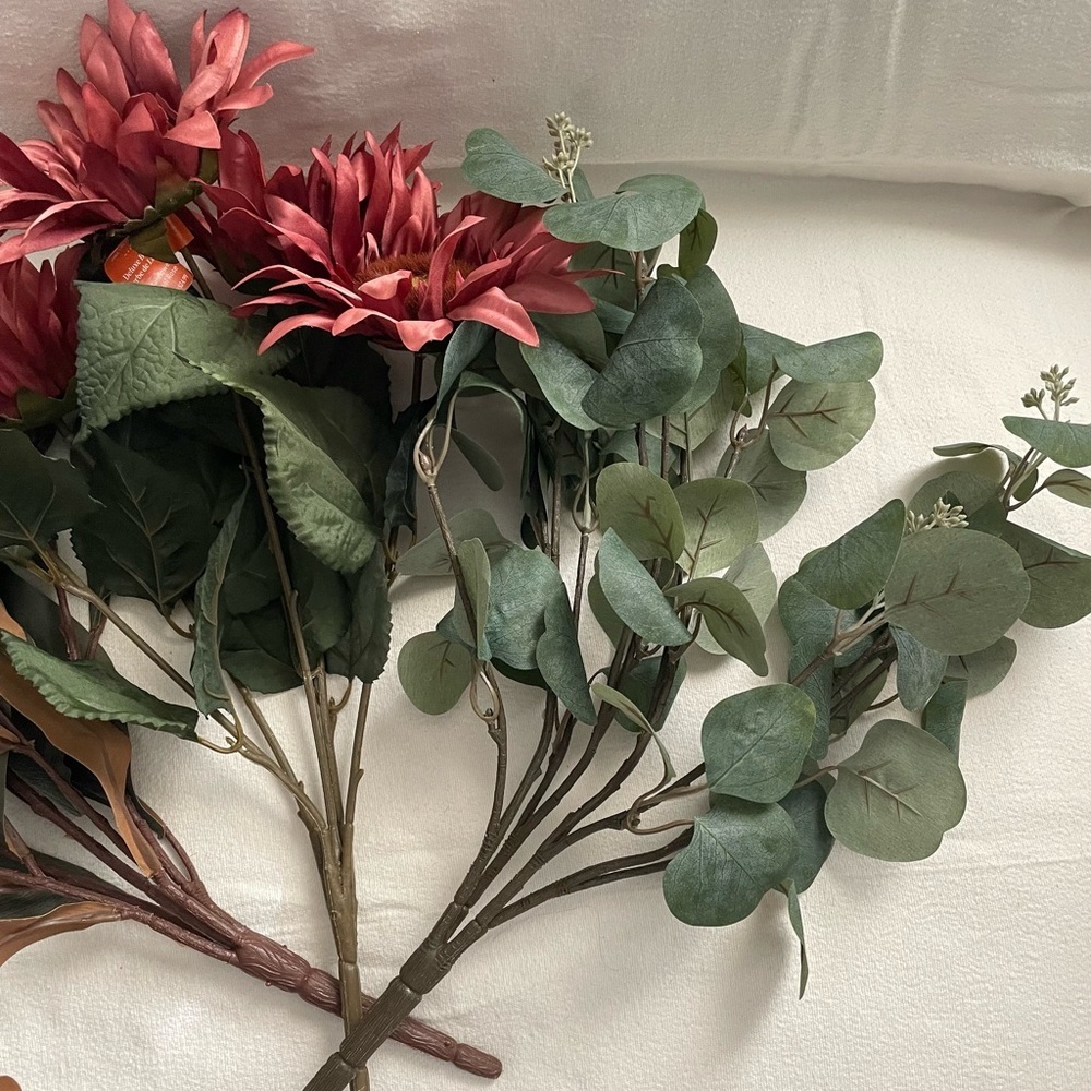 NWT Ashland Artificial Floral Arrangement with Red and Green Accents - Picture 4 of 15